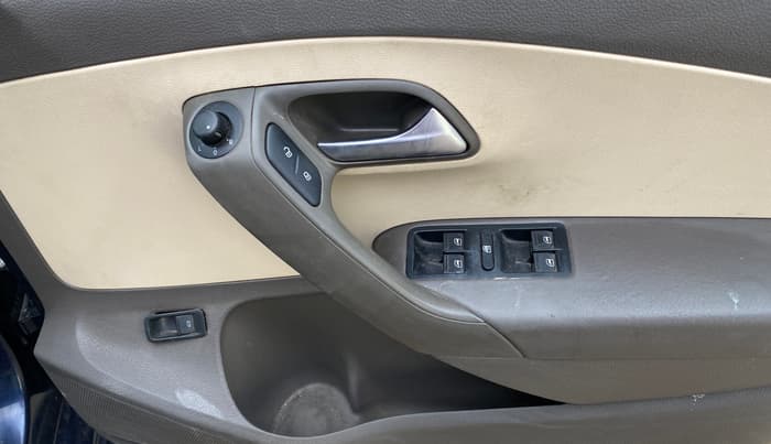 2015 Volkswagen Vento HIGHLINE PETROL AT, Petrol, Automatic, 97,759 km, Driver Side Door Panels Control