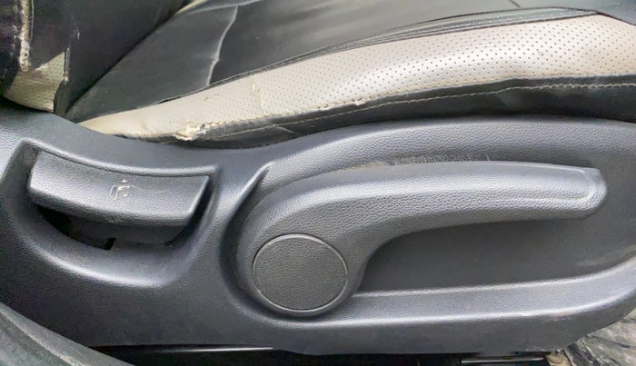 2016 Hyundai Elite i20 ASTA 1.2, Petrol, Manual, 1,19,567 km, Driver Side Adjustment Panel