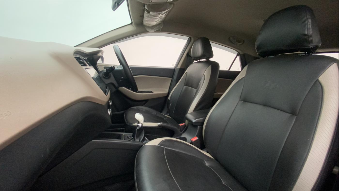 2016 Hyundai Elite i20 ASTA 1.2, Petrol, Manual, 1,19,368 km, Right Side Front Door Cabin