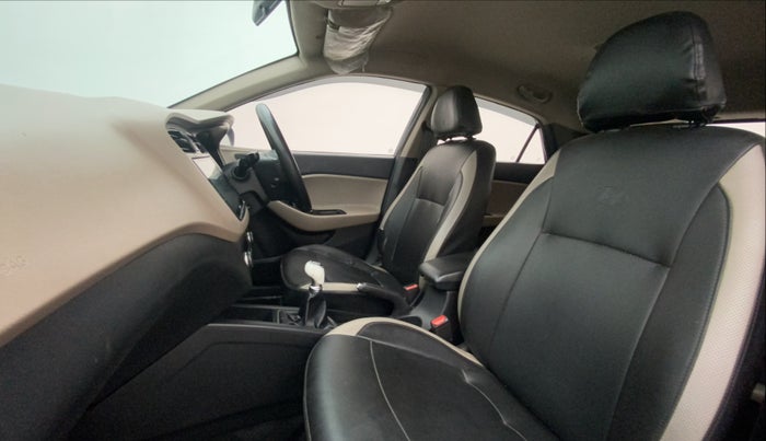 2016 Hyundai Elite i20 ASTA 1.2, Petrol, Manual, 1,19,567 km, Right Side Front Door Cabin