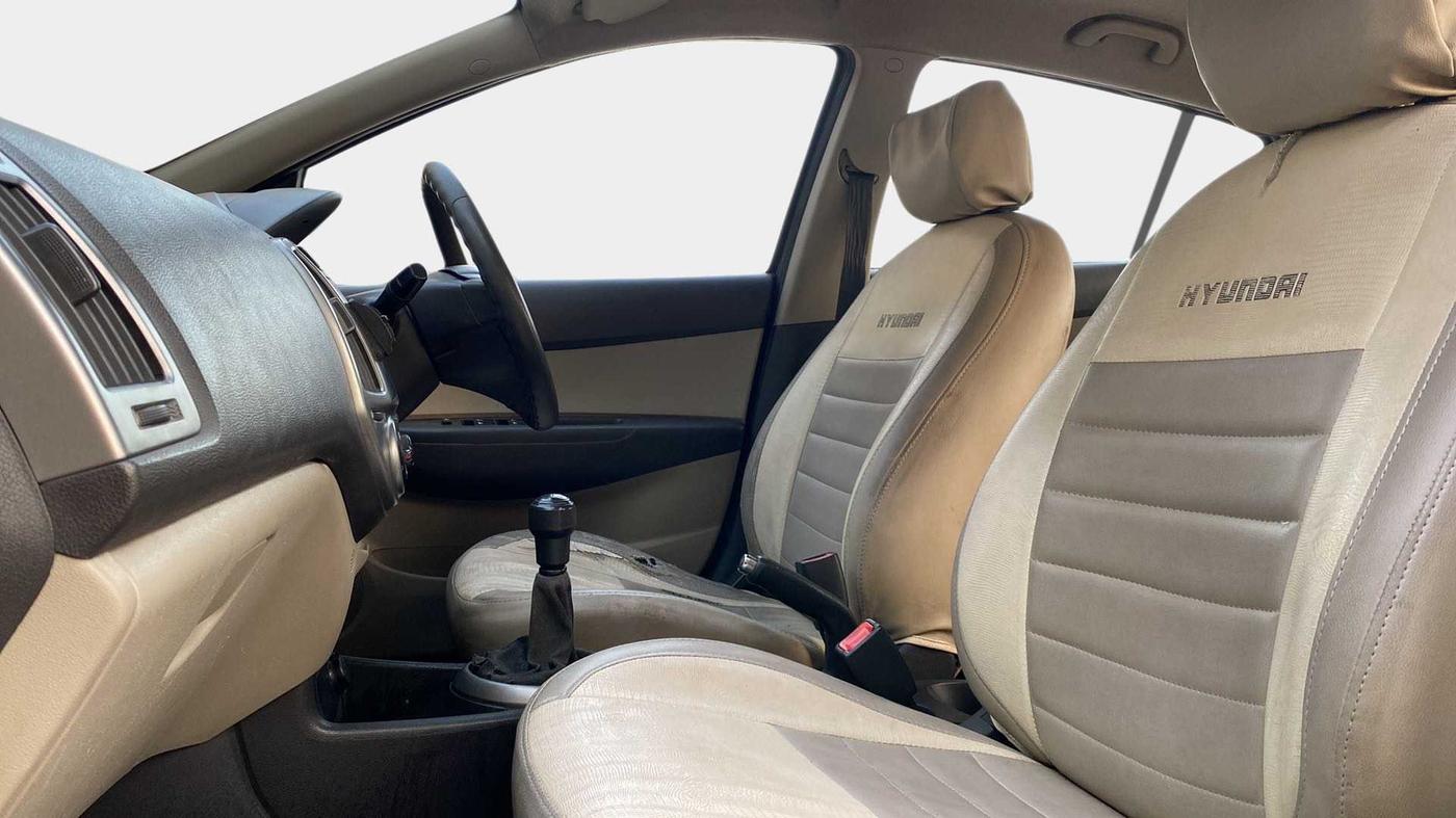 2012 Hyundai i20 MAGNA 1.2, Petrol, Manual, 55,081 km, Right Side Front Door Cabin