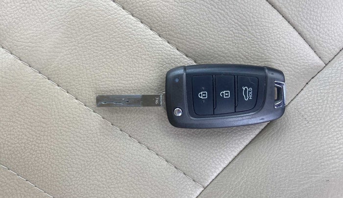 2018 Hyundai Verna 1.6 CRDI SX, Diesel, Manual, 49,792 km, Key Close Up