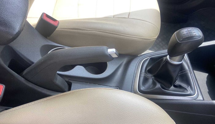 2018 Hyundai Verna 1.6 CRDI SX, Diesel, Manual, 49,792 km, Gear Lever