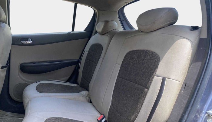 2011 Hyundai i20 SPORTZ (O) 1.2, Petrol, Manual, 1,08,687 km, Right Side Rear Door Cabin