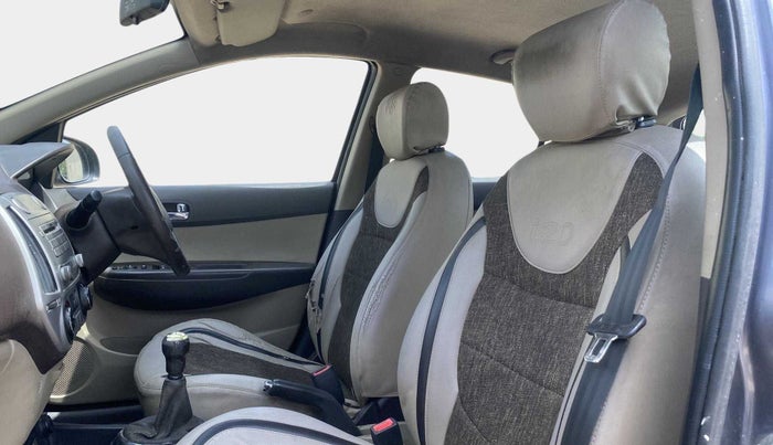 2011 Hyundai i20 SPORTZ (O) 1.2, Petrol, Manual, 1,08,687 km, Right Side Front Door Cabin