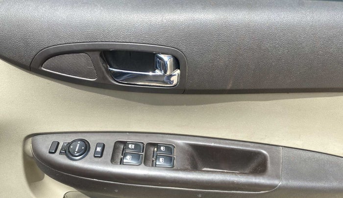2011 Hyundai i20 SPORTZ (O) 1.2, Petrol, Manual, 1,08,687 km, Driver Side Door Panels Control