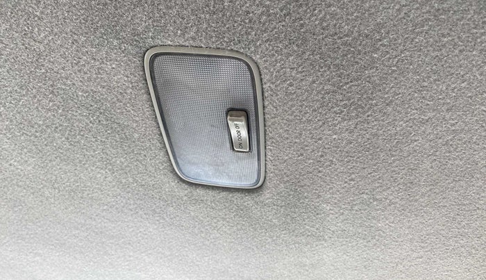 2011 Hyundai i20 SPORTZ (O) 1.2, Petrol, Manual, 1,08,687 km, Ceiling - Roof lining minor dirty