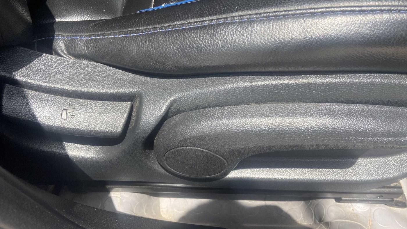 2017 Hyundai Elite i20 SPORTZ 1.2, Petrol, Manual, 62,621 km, Driver Side Adjustment Panel
