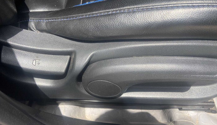 2017 Hyundai Elite i20 SPORTZ 1.2, Petrol, Manual, 62,621 km, Driver Side Adjustment Panel