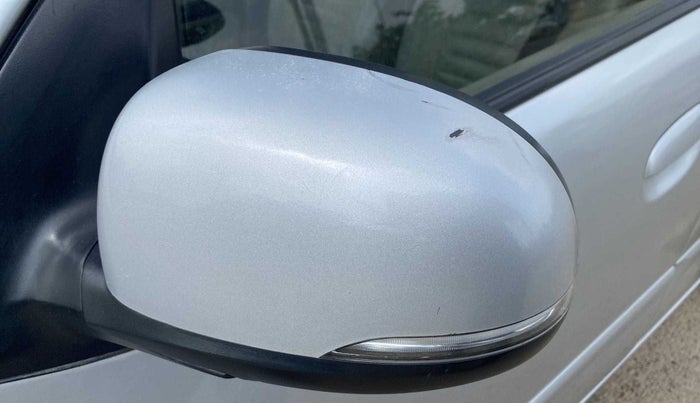 2010 Hyundai i10 SPORTZ 1.2, Petrol, Manual, 72,999 km, Left rear-view mirror - Minor scratches