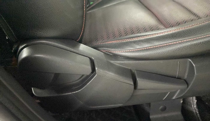 2021 Nissan MAGNITE XV MT, CNG, Manual, 61,923 km, Driver Side Adjustment Panel