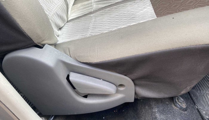 2016 Datsun Go A, Petrol, Manual, 31,316 km, Driver Side Adjustment Panel
