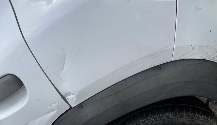 2017 Renault Kwid RXT 1.0, Petrol, Manual, 32,590 km, Left quarter panel - Cladding has minor damage