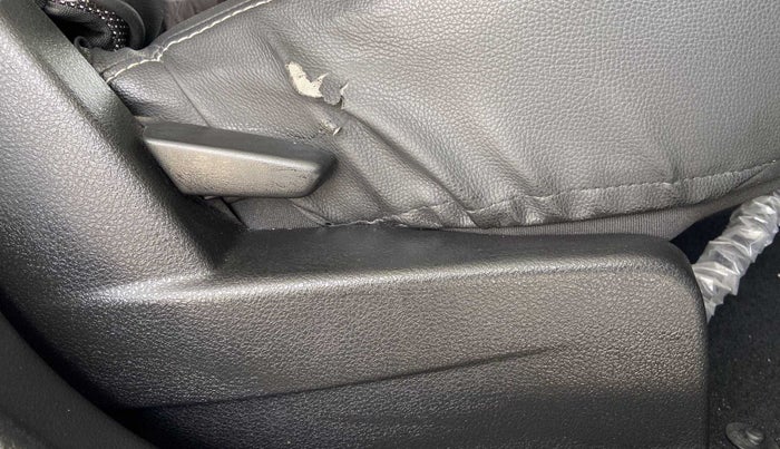2019 Renault Duster RXS OPT CVT, Petrol, Automatic, 74,179 km, Driver Side Adjustment Panel