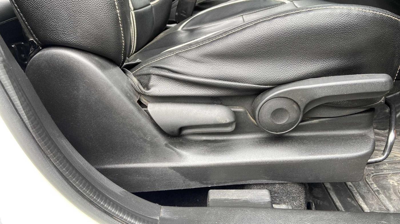 2019 Maruti Vitara Brezza ZDI PLUS AMT, Diesel, Automatic, 74,425 km, Driver Side Adjustment Panel