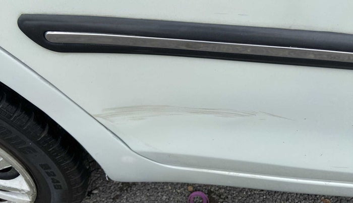 2013 Maruti Swift VXI, Petrol, Manual, 79,055 km, Right rear door - Minor scratches