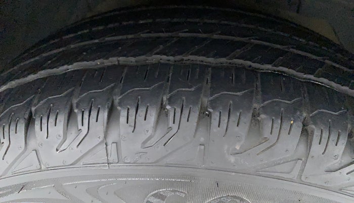 2015 Mahindra XUV500 W10, Diesel, Manual, 55,733 km, Right Front Tyre Tread