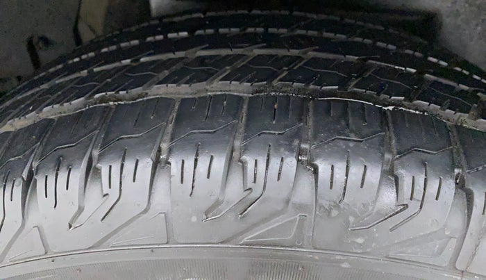 2015 Mahindra XUV500 W10, Diesel, Manual, 55,733 km, Right Rear Tyre Tread