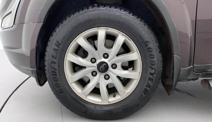 2015 Mahindra XUV500 W10, Diesel, Manual, 55,733 km, Left Front Wheel