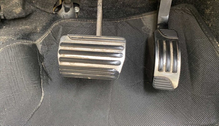 2018 Mahindra XUV500 W11 (O) AWD AT, Diesel, Automatic, 85,663 km, Pedals