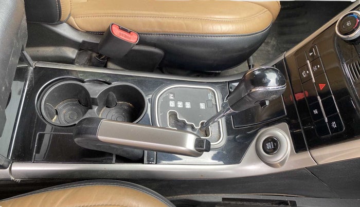 2018 Mahindra XUV500 W11 (O) AWD AT, Diesel, Automatic, 85,663 km, Gear Lever