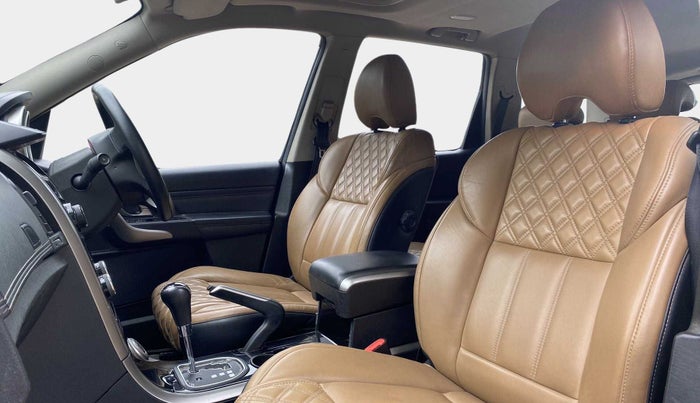 2018 Mahindra XUV500 W11 (O) AWD AT, Diesel, Automatic, 85,663 km, Right Side Front Door Cabin