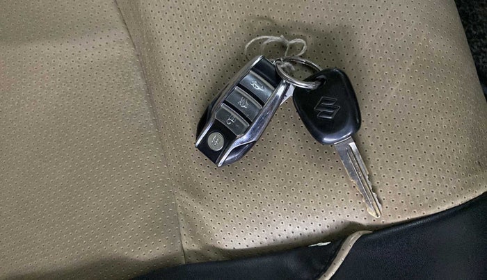 2017 Maruti Alto K10 LXI CNG (AIRBAG), CNG, Manual, 48,923 km, Key Close Up