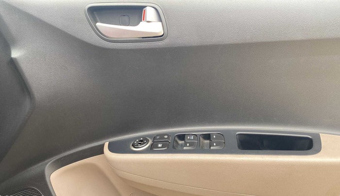 2017 Hyundai Grand i10 SPORTZ 1.2 KAPPA VTVT, CNG, Manual, 39,310 km, Driver Side Door Panels Control