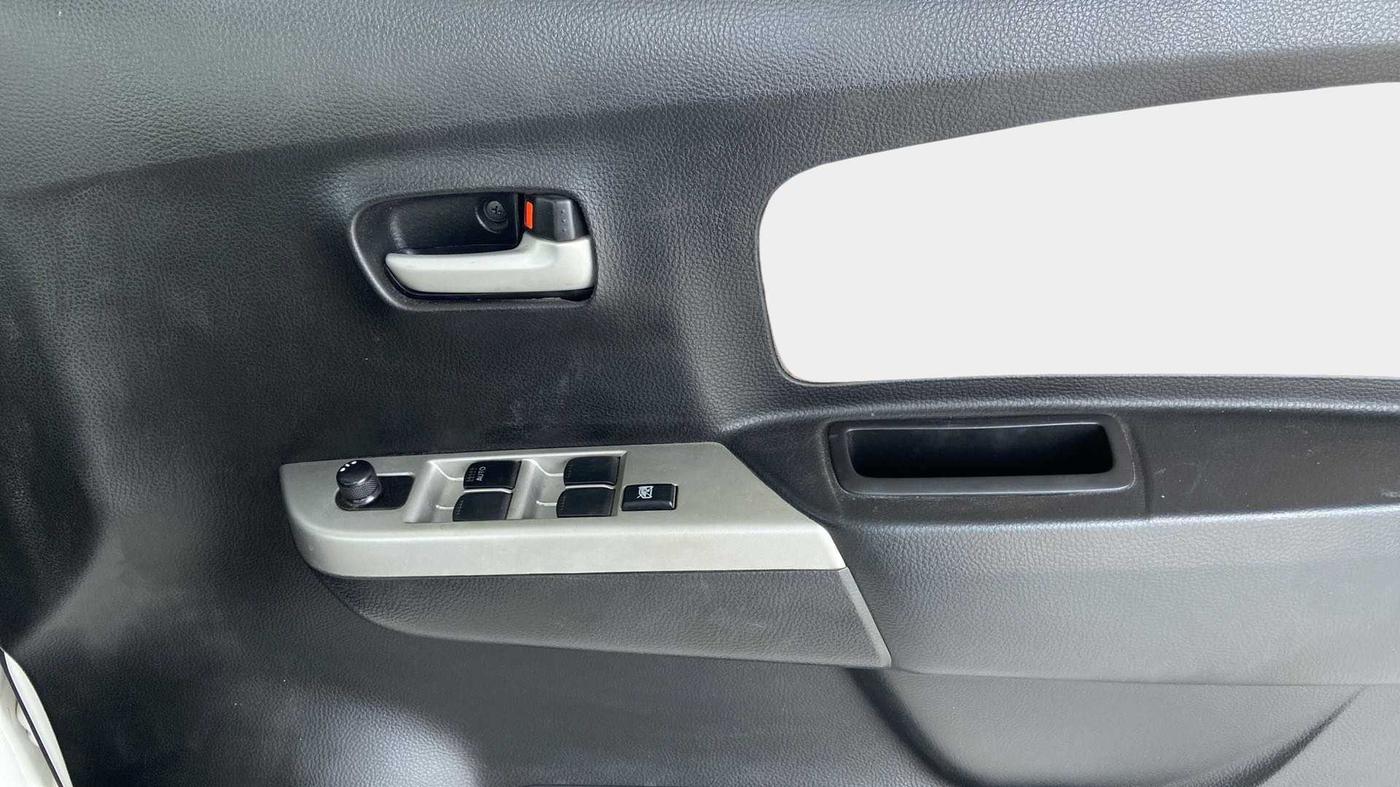 2014 Maruti Wagon R 1.0 VXI, Petrol, Manual, 25,135 km, Driver Side Door Panels Control