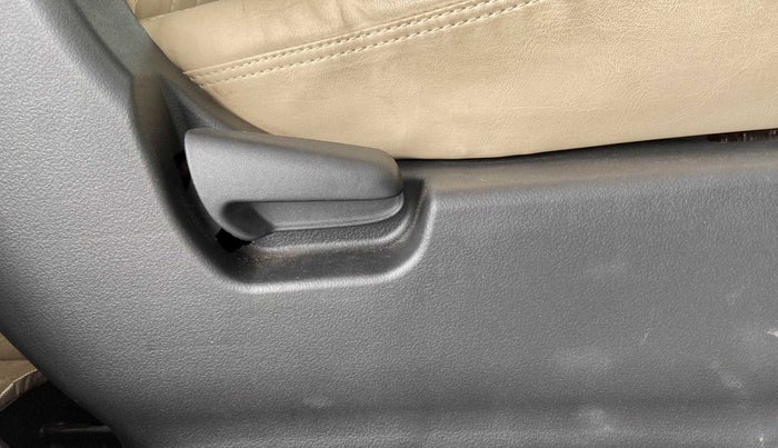 2014 Maruti Wagon R 1.0 VXI, Petrol, Manual, 25,135 km, Driver Side Adjustment Panel