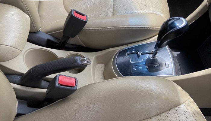 2014 Hyundai Verna FLUIDIC 1.6 CRDI SX OPT AT, Diesel, Automatic, 65,355 km, Gear Lever