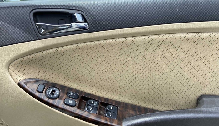 2014 Hyundai Verna FLUIDIC 1.6 CRDI SX OPT AT, Diesel, Automatic, 65,355 km, Driver Side Door Panels Control