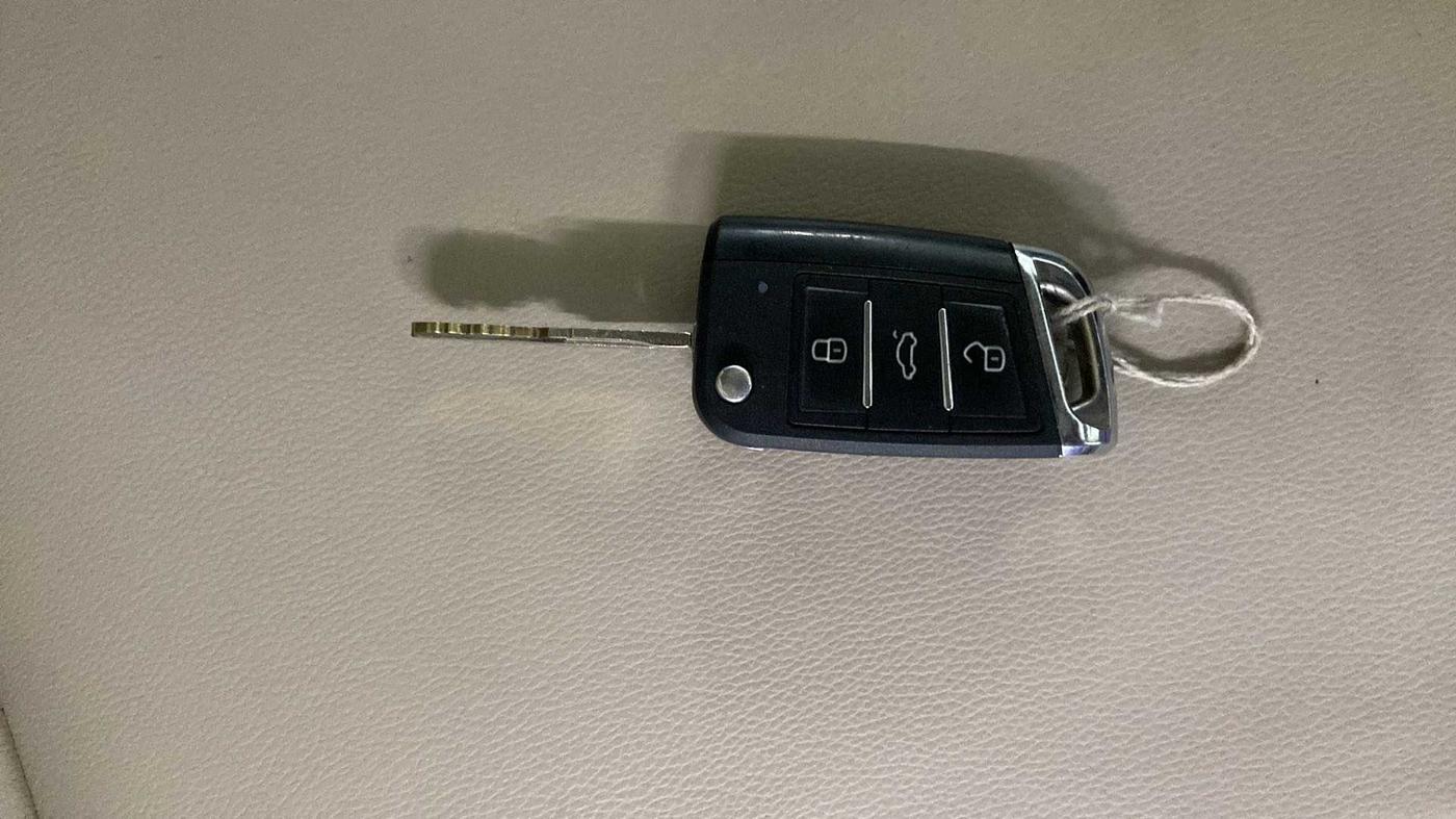 2021 Maruti Dzire VXI, Petrol, Manual, 42,109 km, Key Close Up