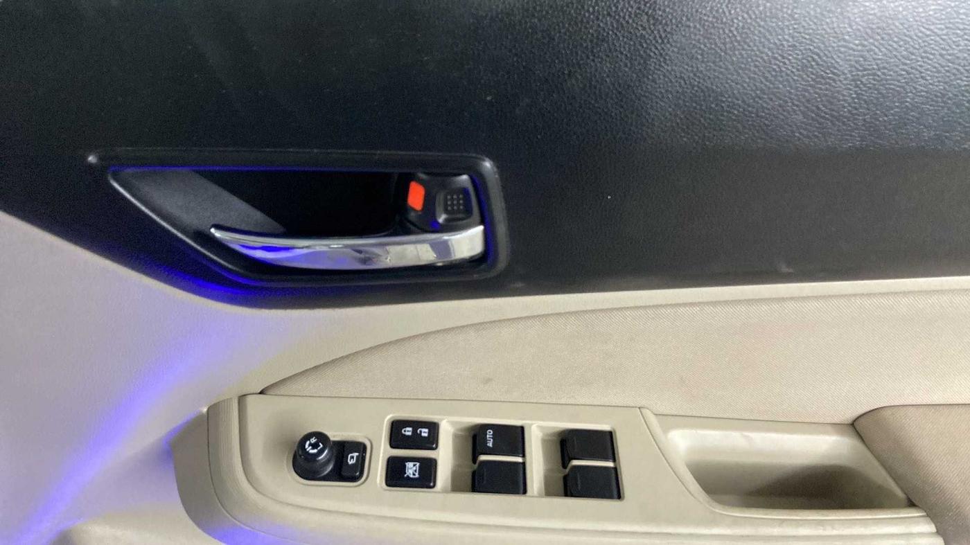2021 Maruti Dzire VXI, Petrol, Manual, 42,109 km, Driver Side Door Panels Control