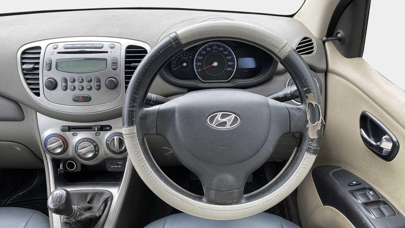 2016 Hyundai i10 SPORTZ 1.1, Petrol, Manual, 39,301 km, Steering Wheel Close Up
