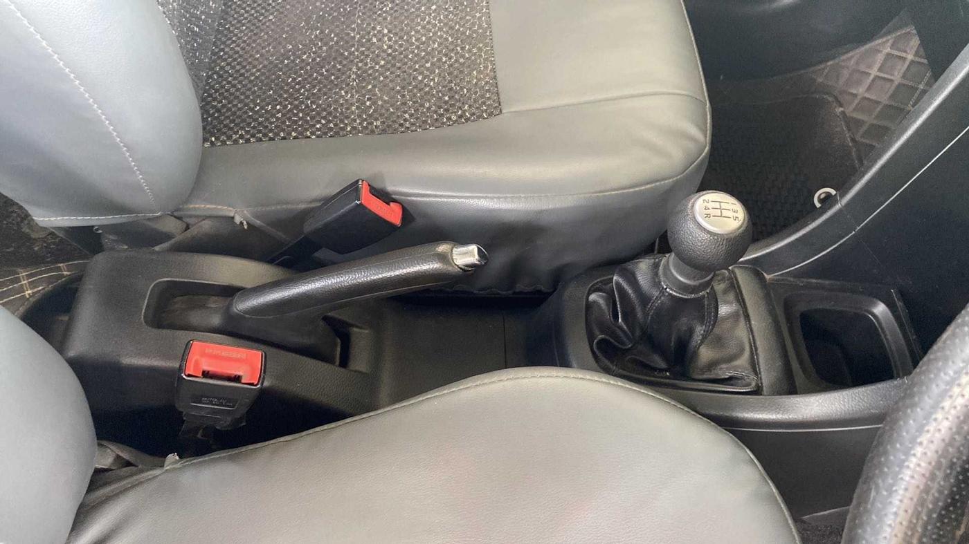 2013 Maruti Swift VDI, Diesel, Manual, 74,264 km, Gear Lever