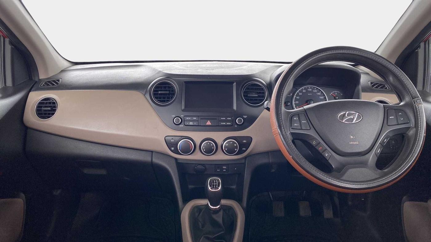2017 Hyundai Grand i10 SPORTZ (O) 1.2 KAPPA VTVT, Petrol, Manual, 33,482 km, Dashboard