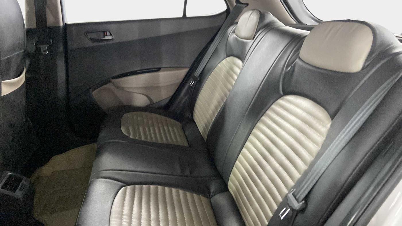 2016 Hyundai Grand i10 MAGNA AT 1.2 KAPPA VTVT, Petrol, Automatic, 62,461 km, Right Side Rear Door Cabin