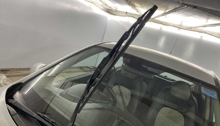 2016 Hyundai Grand i10 MAGNA AT 1.2 KAPPA VTVT, Petrol, Automatic, 62,461 km, Front windshield - Rubber blade broken or missing