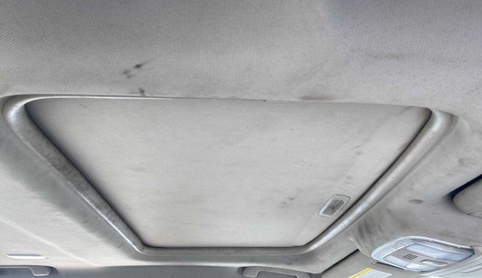 2016 Mahindra XUV500 W10, Diesel, Manual, 73,555 km, Ceiling - Roof lining minor dirty
