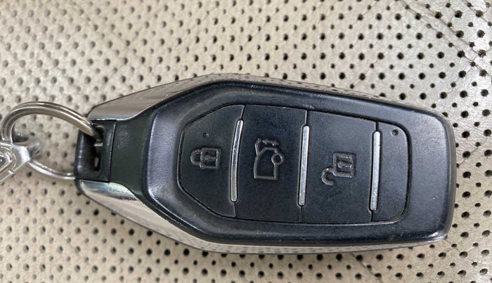 2016 Mahindra XUV500 W10, Diesel, Manual, 73,555 km, Key Close Up