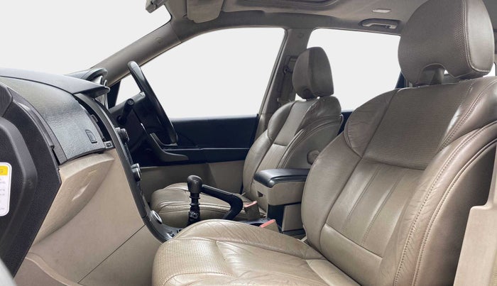 2016 Mahindra XUV500 W10, Diesel, Manual, 73,555 km, Right Side Front Door Cabin