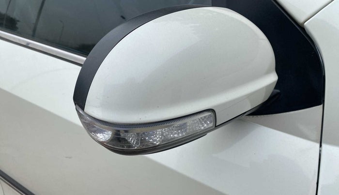 2016 Mahindra XUV500 W10, Diesel, Manual, 73,555 km, Right rear-view mirror - Folding motor not working