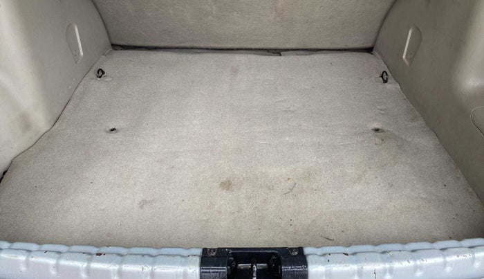 2014 Nissan Terrano XV D THP PREMIUM 110 PS, Diesel, Manual, 82,920 km, Boot Inside