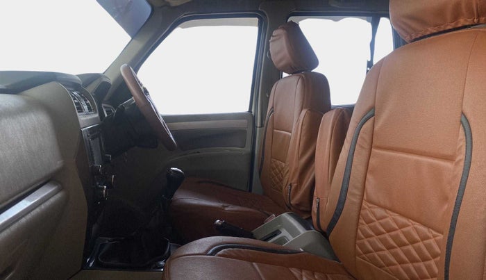 2017 Mahindra Scorpio S10 2WD INTELLI-HYBRID, Diesel, Manual, 69,674 km, Right Side Front Door Cabin