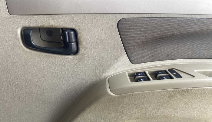 2017 Mahindra Scorpio S10 2WD INTELLI-HYBRID, Diesel, Manual, 69,674 km, Driver Side Door Panels Control