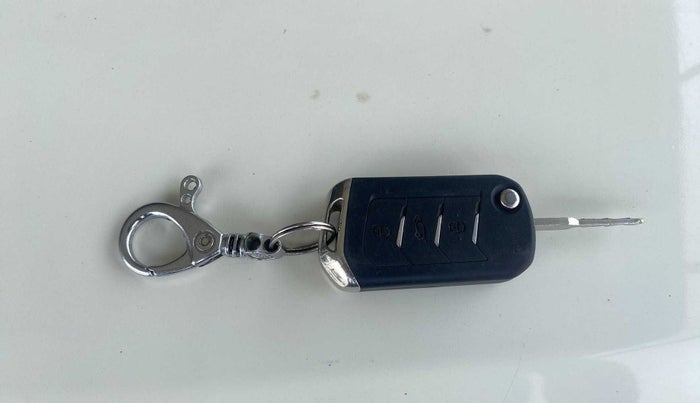 2017 Mahindra Scorpio S10 2WD INTELLI-HYBRID, Diesel, Manual, 69,674 km, Key Close Up