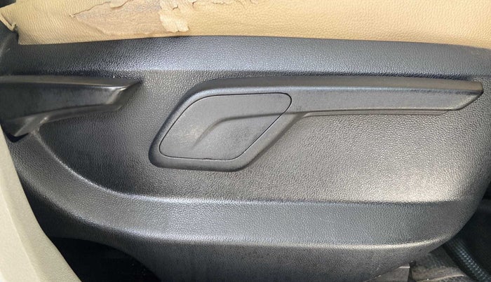 2016 Mahindra Kuv100 K8 6 STR, Petrol, Manual, 61,912 km, Driver Side Adjustment Panel