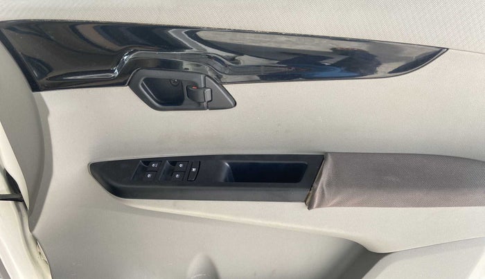 2016 Mahindra Kuv100 K8 6 STR, Petrol, Manual, 61,912 km, Driver Side Door Panels Control