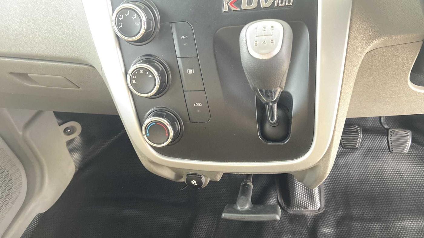 2016 Mahindra Kuv100 K8 6 STR, Petrol, Manual, 61,912 km, Gear Lever